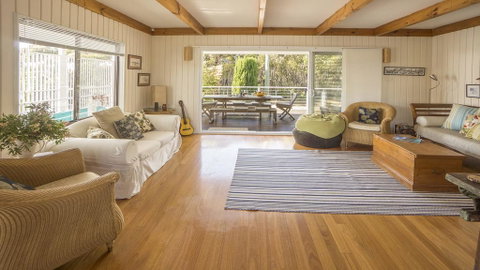 Rennies Retreat-Bushland & Ocean Views - Accommodation BNB 0