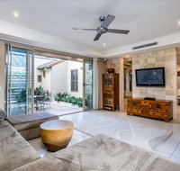 Resort Living with Private Pool sleeps 8 - Accommodation BNB