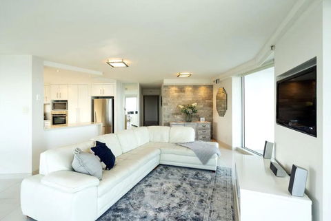 Resort Style Beach Apartment - Surfers Paradise - Accommodation BNB 2