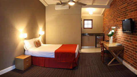 Rose & Crown Hotel - Accommodation BNB 1