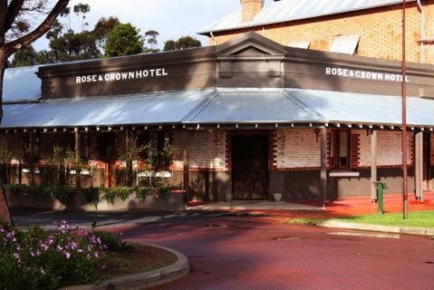 Rose & Crown Hotel - Accommodation BNB 0