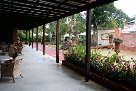 Rose & Crown Hotel - Accommodation BNB 3