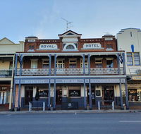 Royal Hotel - Accommodation BNB