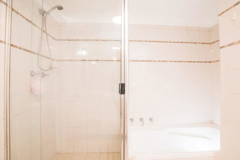 Rustic Hardwood 2 Bedroom Apartment In Randwick - Accommodation BNB 3