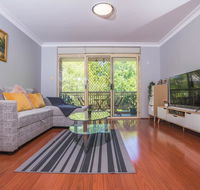 Rustic Hardwood 2 Bedroom Apartment in Randwick - Accommodation BNB