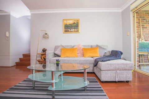 Rustic Hardwood 2 Bedroom Apartment In Randwick - Accommodation BNB 2