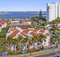 Santa Fe by the Broadwater - Accommodation BNB