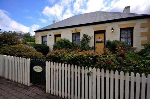 Sargeants & Armoury Cottages 1823 - Accommodation BNB 1