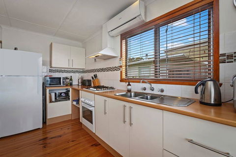 SEA URCHIN - Beautiful Skenes Creek Home - Accommodation BNB 3