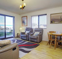 Seabreeze 6 Opposite Bowling Club - Accommodation BNB