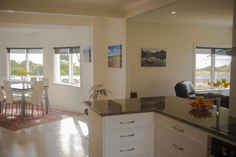 Seaside Retreat - Accommodation BNB 2