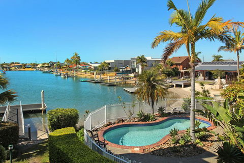 Serenity Waters 6 - Pristine 2 BDRM Apt With Water Views - Accommodation BNB 0