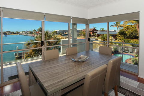 Serenity Waters 6 - Pristine 2 BDRM Apt With Water Views - Accommodation BNB 3