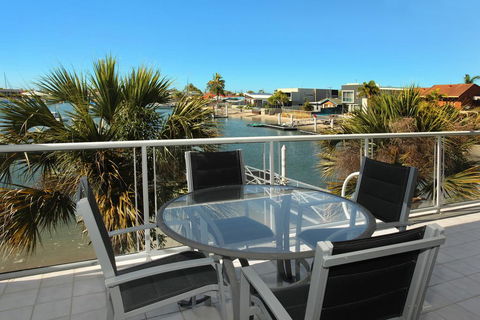 Serenity Waters 6 - Pristine 2 BDRM Apt With Water Views - Accommodation BNB 1