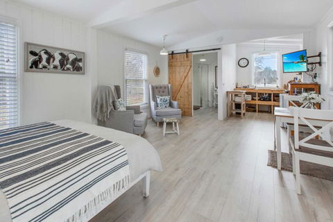 Shearers Cottage - Pet Friendly Holiday Accommodation - Accommodation BNB 3