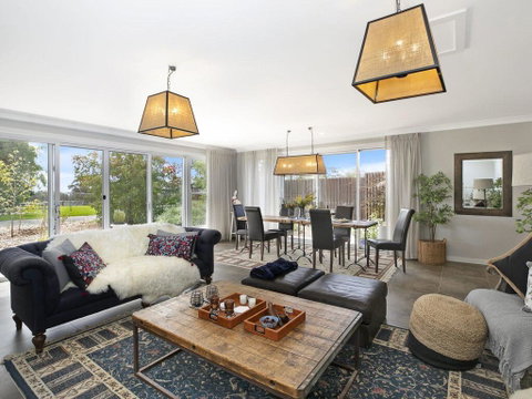Silky Oak Villa - Spacious & Beautifully Decorated - Accommodation BNB 1