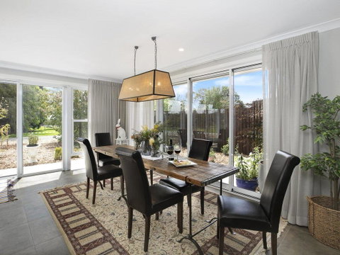 Silky Oak Villa - Spacious & Beautifully Decorated - Accommodation BNB 2