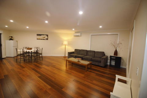 Silver House - Melbourne Airport Accommodation - Accommodation BNB 3