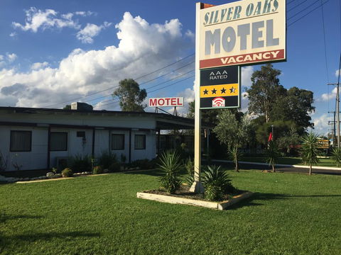 Silver Oaks Motel - Accommodation BNB 2