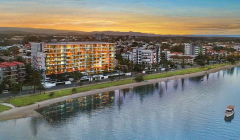 Silvershore Apartments On The Broadwater - Accommodation BNB 0