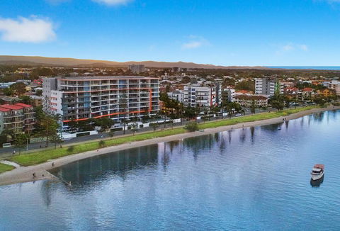 Silvershore Apartments On The Broadwater - Accommodation BNB 1
