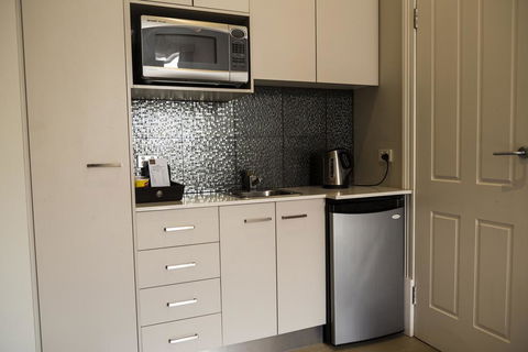 Simmers Serviced Apartments - Accommodation BNB 2