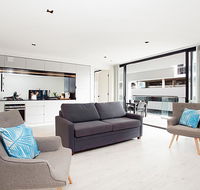 Sleek modern apartment in the heart of Manly - Accommodation BNB