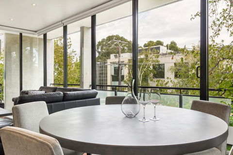 Smart Apartment In Elegant Suburb Close To City - Accommodation BNB 3