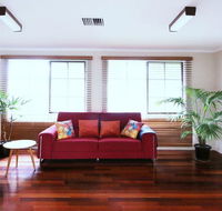 Spacious and cozy home next to Glen Waverley - Accommodation BNB