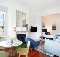 Spacious Studio With Balcony in Inner-City Glebe - Accommodation BNB