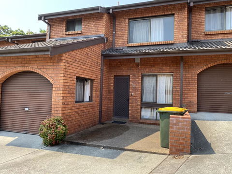 Spacious Townhouse In Wollongong - Accommodation BNB 3
