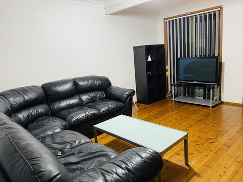 Spacious Townhouse In Wollongong - Accommodation BNB 1