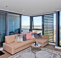 Spectacular Private Balcony Views with Pool - Accommodation BNB