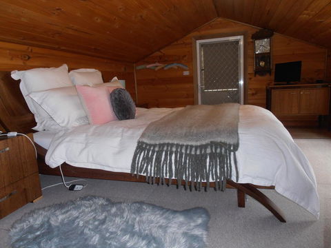 Springmead Rustic Cabin - Accommodation BNB 2