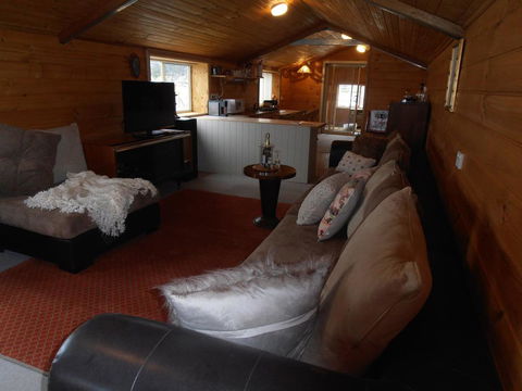 Springmead Rustic Cabin - Accommodation BNB 3