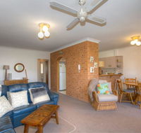 St James 6 Stylish Airconditioned Retreat - Accommodation BNB