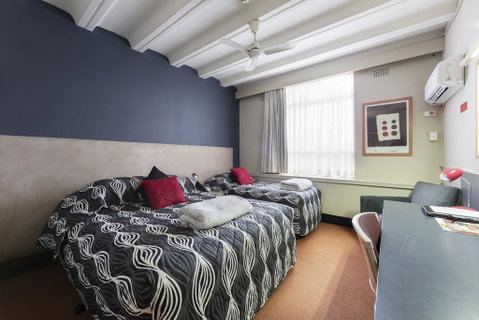 Statesman Hotel - Accommodation BNB 1