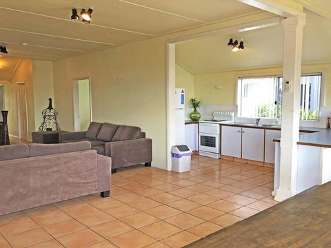 Stillwater', 25 Victoria Parade - Large Cottage Across From The Water Sleeping 13 - Accommodation BNB 2