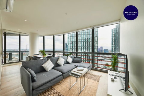 STUNNING 2 BED 2 BATH STYLISH UNIT // FREE PARKING - Accommodation BNB 0