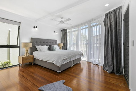Stunning Beach Front Villa At Castaway Cove - Accommodation BNB 2