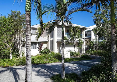 Stunning Beachside Home Minutes From Coolum Beach - Accommodation BNB 1