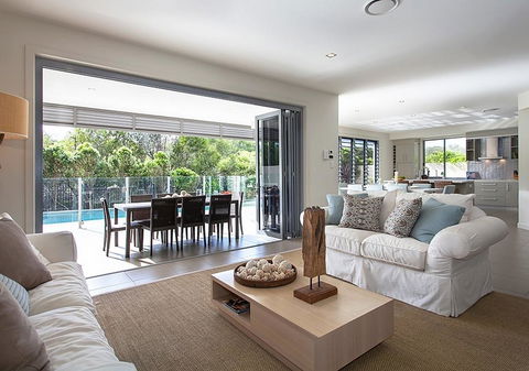 Stunning Beachside Home Minutes From Coolum Beach - Accommodation BNB 3