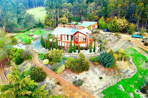 STUNNING HOME WITH AMAZING VIEWS - Just 20 Mins To The City And Only 10 To MONA! - Accommodation BNB 2