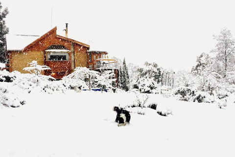 STUNNING HOME WITH AMAZING VIEWS - Just 20 Mins To The City And Only 10 To MONA! - Accommodation BNB 0