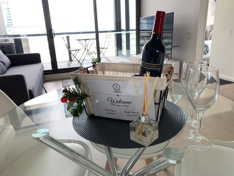 Stunning River View: Free Parking/tram/wifi - Accommodation BNB 1