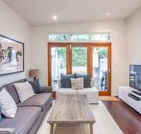 Stunning Townhouse- Quiet Street Close to CBD - Accommodation BNB