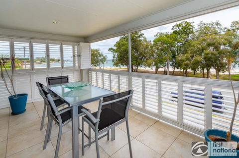 Stunning Waterfront Home With Pool - Sylvan Beach Esp, Bellara - Accommodation BNB 1