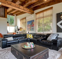 STYLISH  RELAXED LAKE HOME // NARRABEEN - Accommodation BNB
