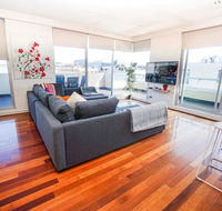 Stylish Modern 3BD Retreat at an Amazing Location - Accommodation BNB