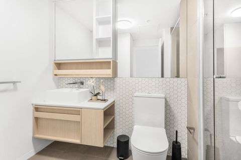 Stylish One-Bed Apartment With Balcony And Parking - Accommodation BNB 3